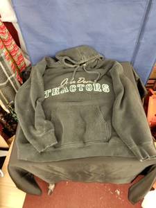 lot 8017 image: John Deere hoodie sz XL