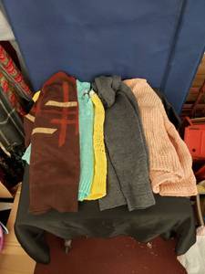 lot 8023 image: lot of sweaters sz M