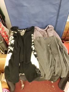 lot 8030 image: lot of sweaters sz M