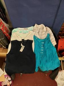 lot 8033 image: lot of shirts sz Small