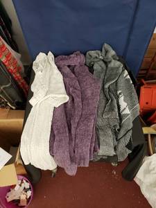 lot 8035 image: lot of sweaters sz XL
