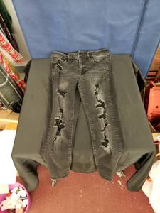 lot 8053 image: American Eagle black skinny jeans sz 8