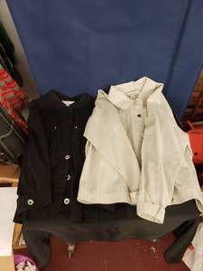 lot 8059 image: pair light weight jackets sz XL