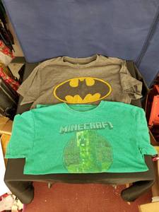 lot 8069 image: pair vintage graphic tees sz M