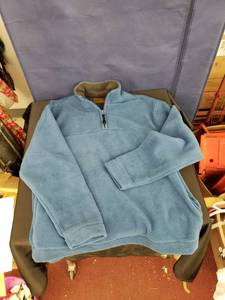 lot 8074 image: St. Johns Bay fleece pull over sz S