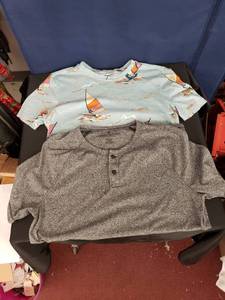 lot 8090 image: pair tees sz SM