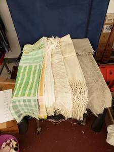 lot 8096 image: lot of scarves