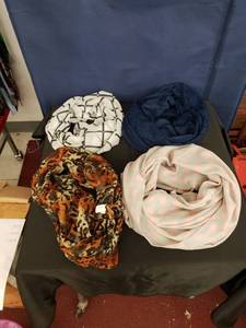 lot 8097 image: lot of scarves