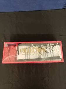 lot 8098 image: NIB scarfmuffs set