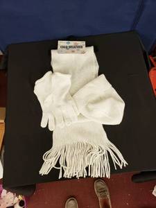 lot 8099 image: NWT scarf set