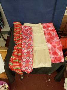 lot 8102 image: lot of scarves
