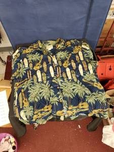 lot 8108 image: hawaiian shirt sz XL