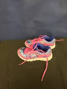 lot 8130 image: Fila tennis shoes sz 12y