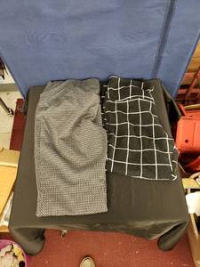 lot 8134 image: 2 pair legging pants sz XL