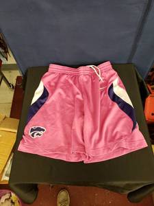 lot 8136 image: Nike K-State b-ball shorts sz 36