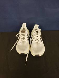 lot 8146 image: Adidas tennis shoes sz 6 12