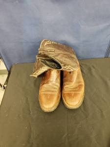 lot 8148 image: cowboy boots sz 11 D