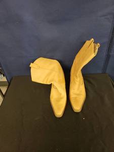 lot 8150 image: Covington boots sz 7
