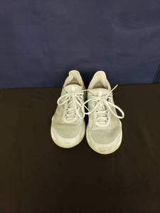lot 8151 image: Adidas tennis shoes sz 6 12