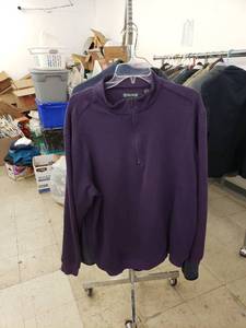 lot 8165 image: pair pull overs sz L