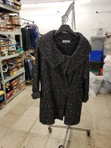 lot 8175 image: Vintage Calvin Klein wool coat sz 12