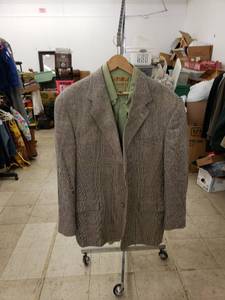 lot 8180 image: Tommy Hilfiger suit coatgreen shirt