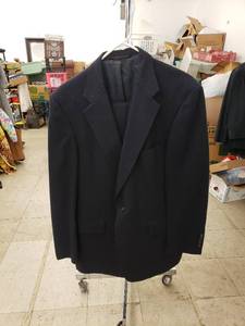 lot 8193 image: Austin Reed suit coatpants