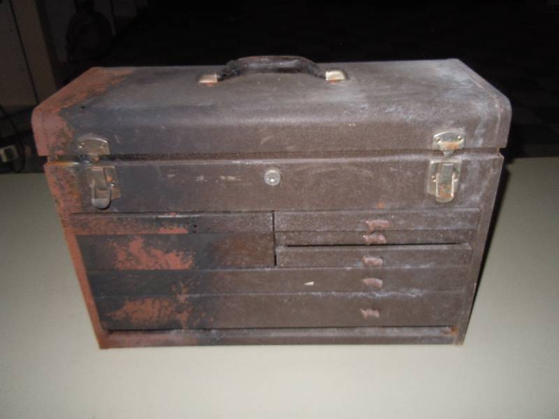 lot 2081 image: Tool Box