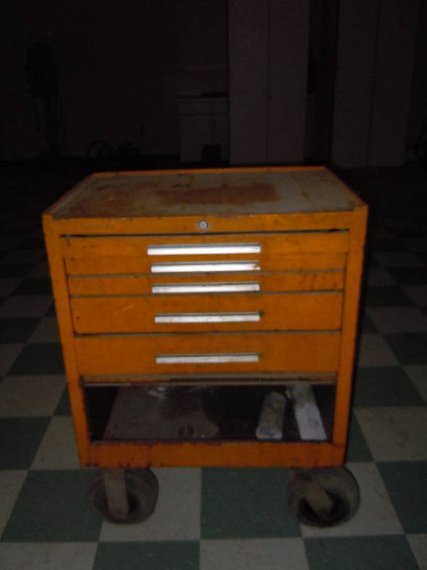 lot 2033 image: Rolling Metal Cart