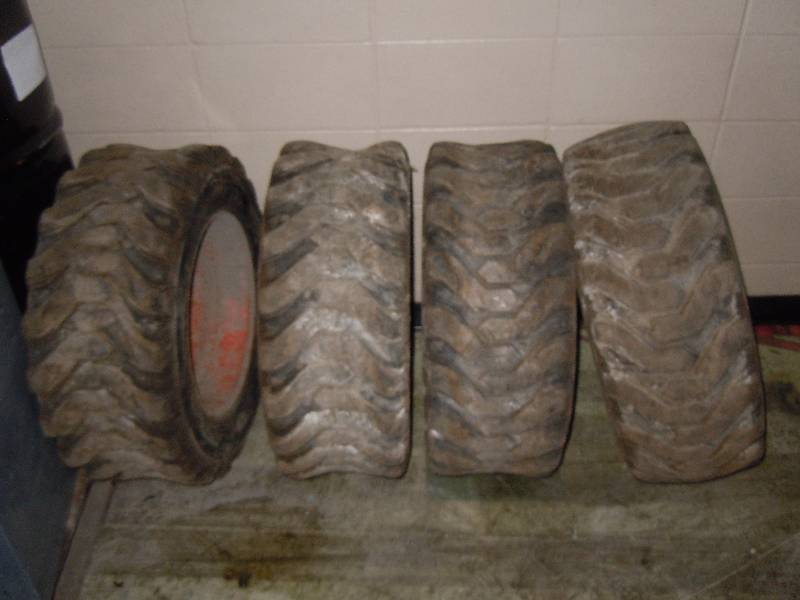 lot 2091 image: Set of 4 Bobcat Tires