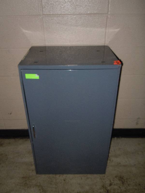 lot 2092 image: Metal Cabinet