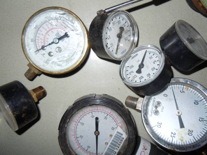 lot 2258 image: Lot of Gauges