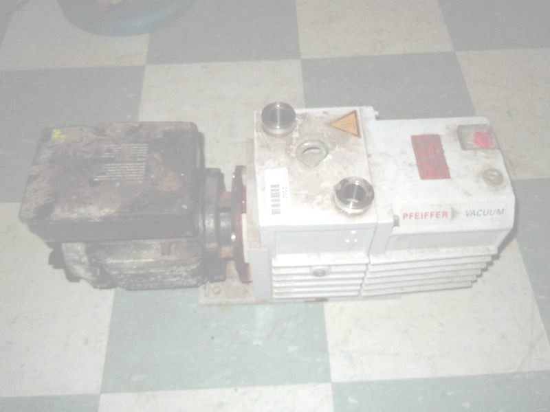 lot 2102 image: Vacuum pump