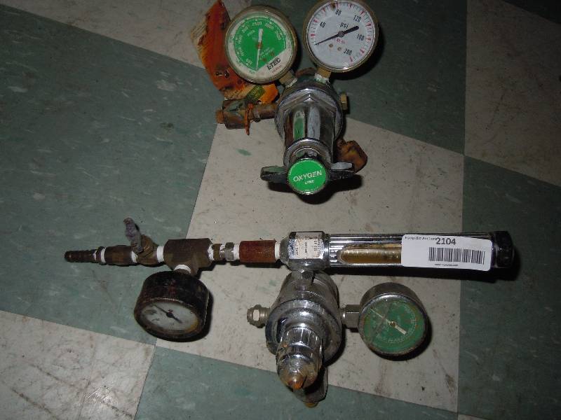 lot 2104 image: Lot of Gauges