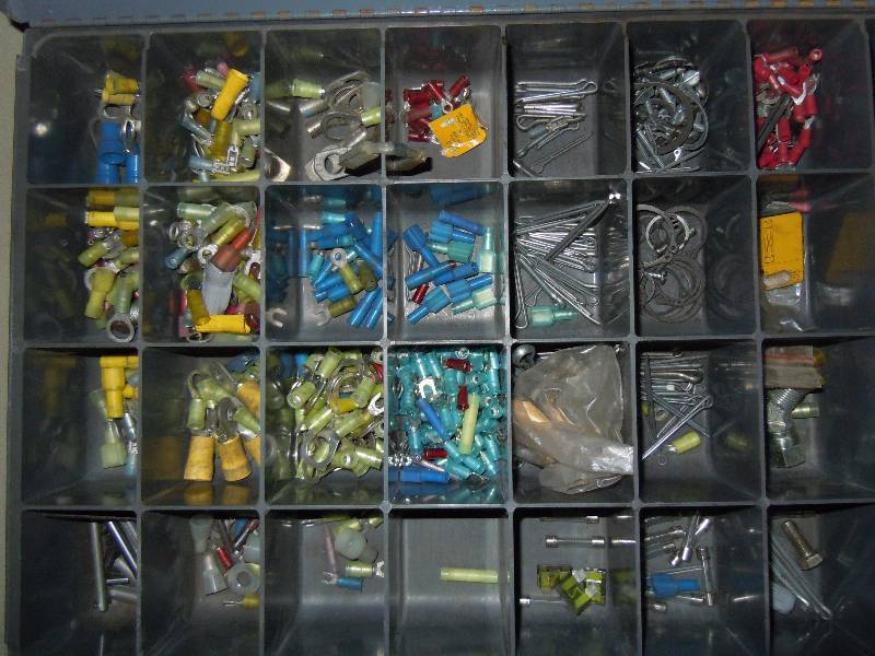 lot 2128 image: Lot of connectors