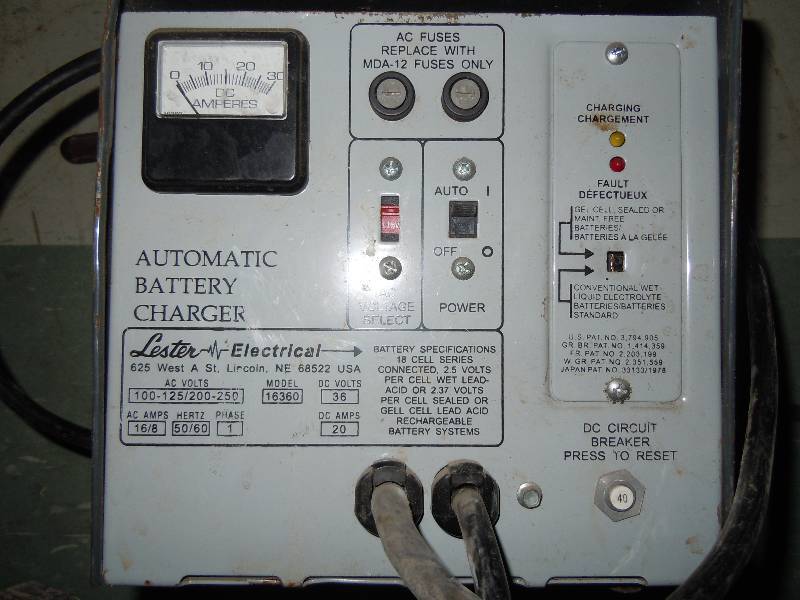 lot 2135 image: Automatic battery charger