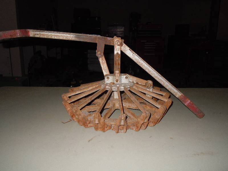 lot 2164 image: 5 gallon bucket lid crimper