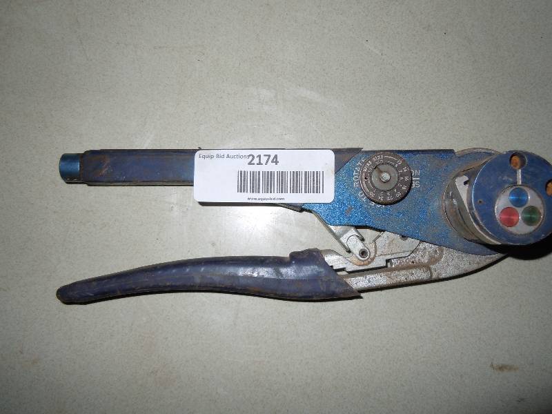 lot 2174 image: Crimping tool