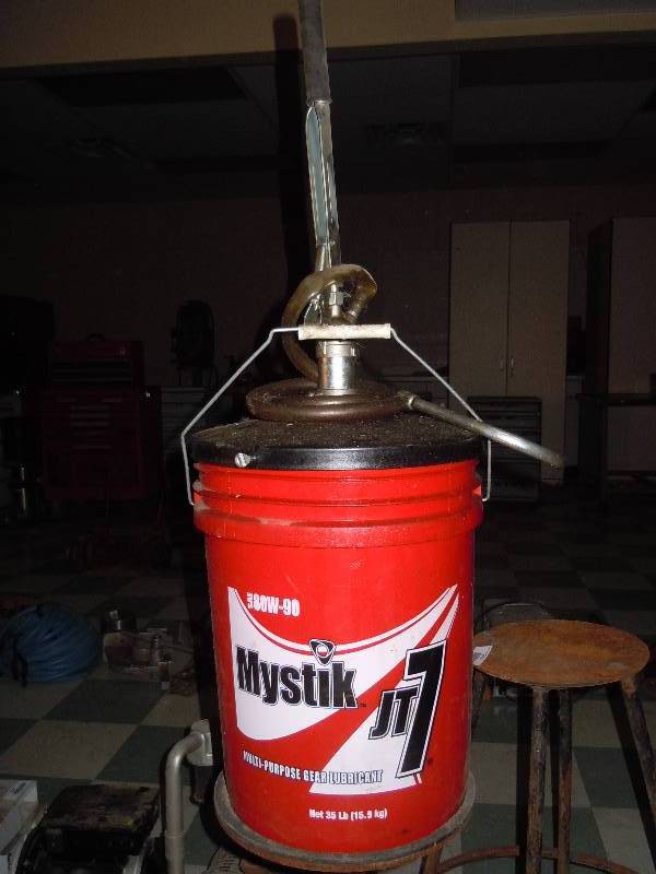 lot 2177 image: Lubricant pump