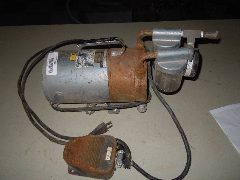 lot 2050 image: Vacuum Pump
