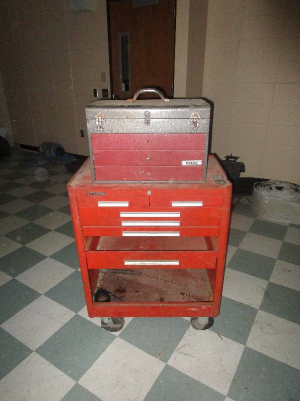 lot 2028 image: Rolling Tool Box