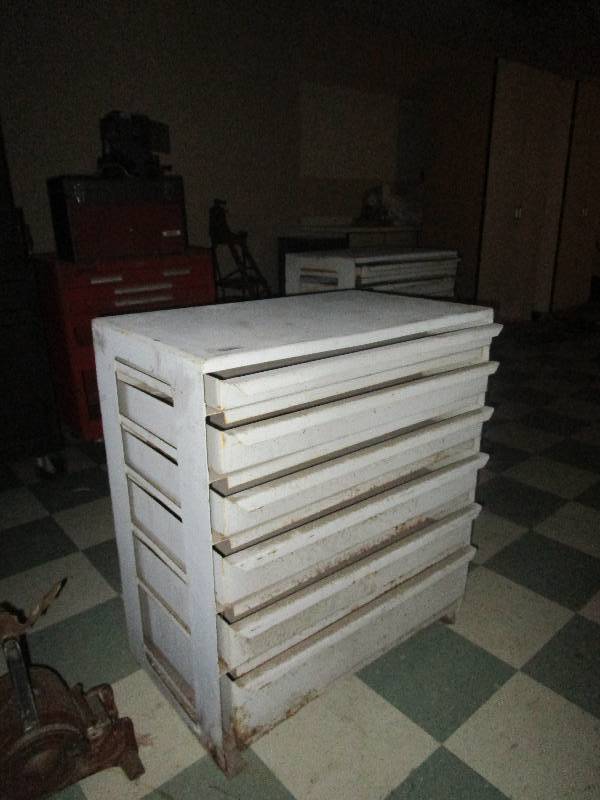 lot 2039 image: Cabinet Large Metal Parts Bin 6 Drawer