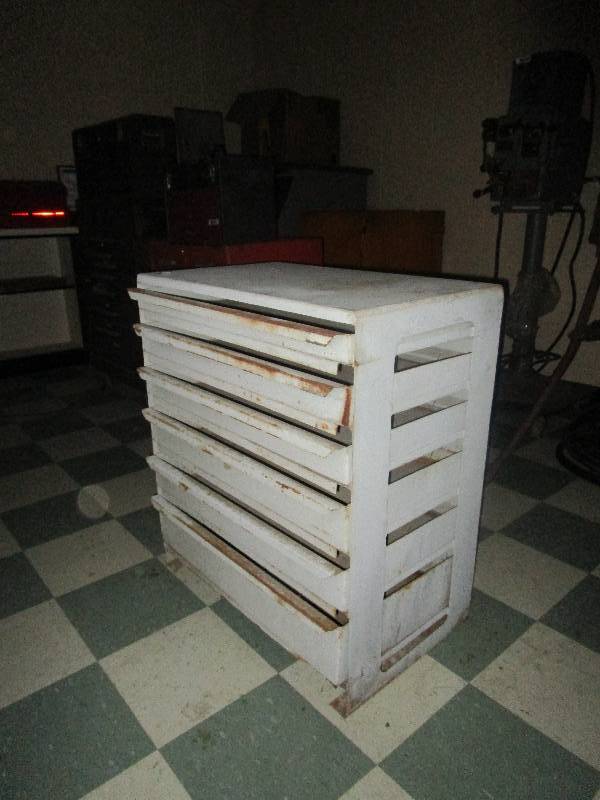 lot 2040 image: Cabinet Large Metal Parts Bin 6 Drawer