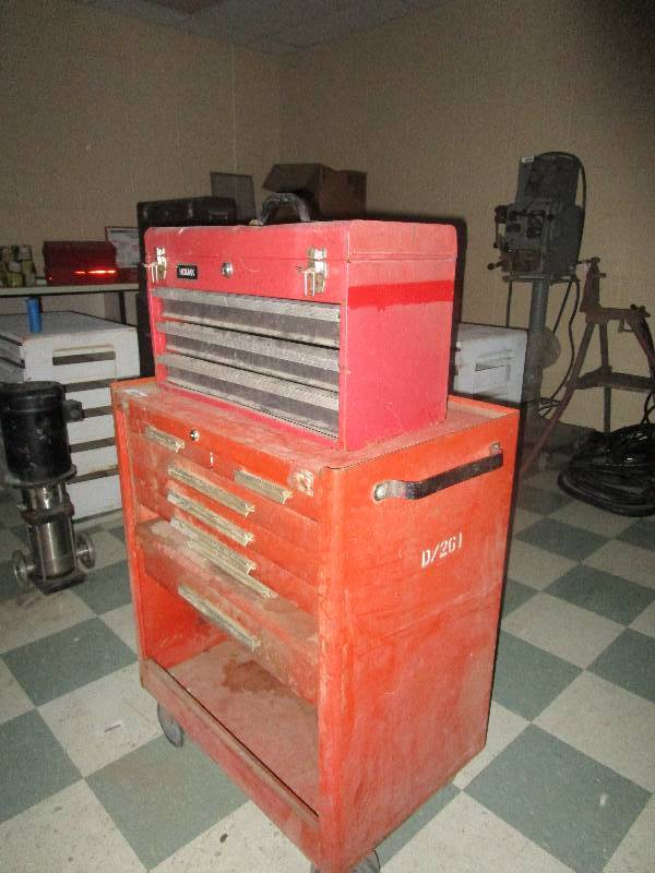 lot 2021 image: Rolling Tool Box
