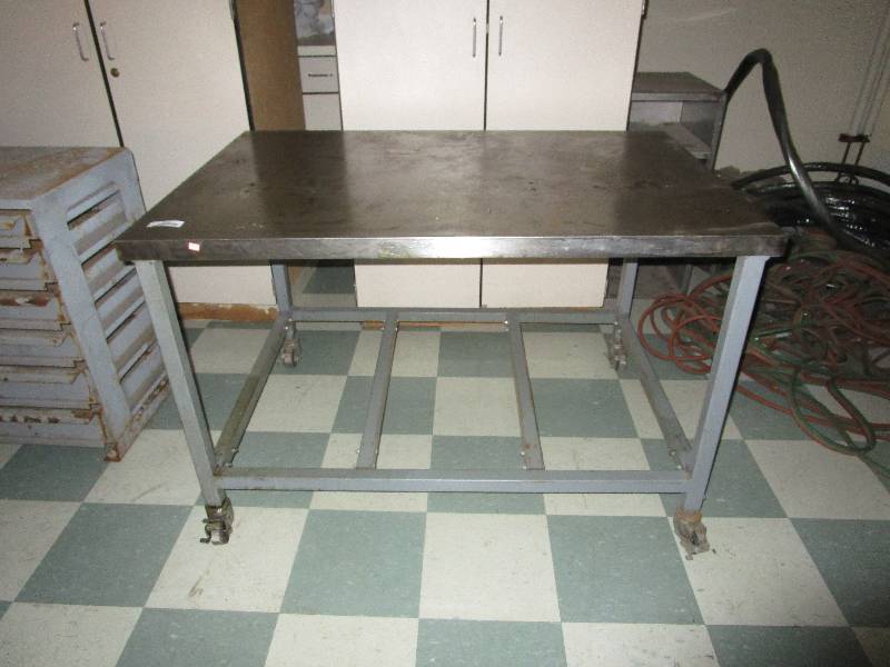 lot 2019 image: Rolling Stainless Steel Table