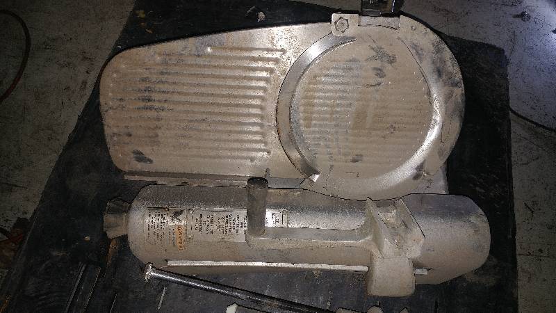 lot 104 image: HOBART 1612 COMMERCIAL MEAT & CHEESE SLICER
