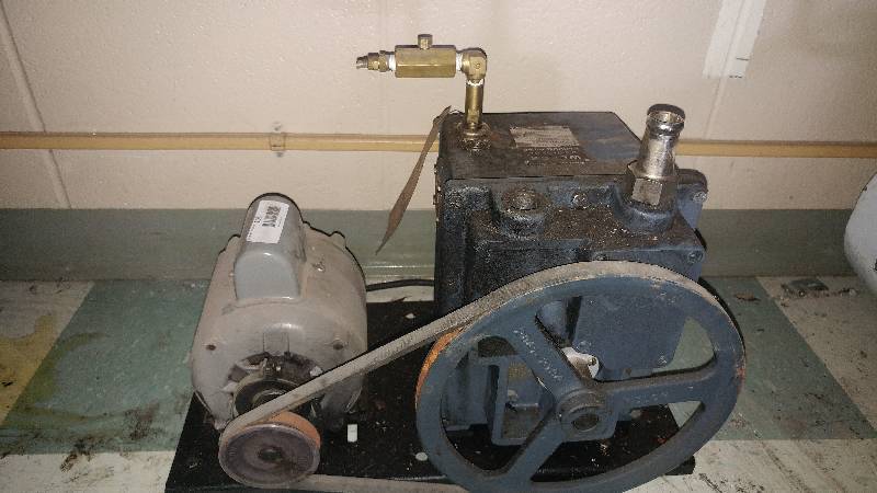 lot 3106 image: Welch Duo Seal Vacuum Pump