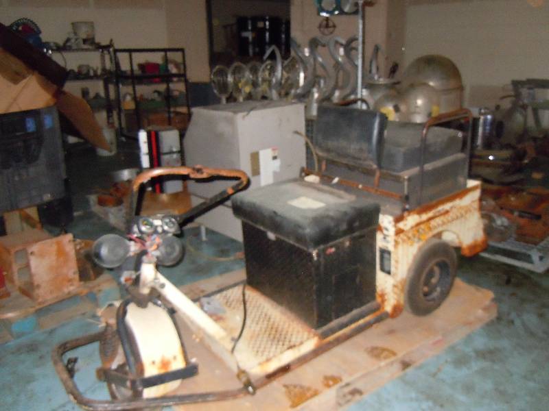 lot 139 image: Westinghouse 3 Wheel Industry Factory Cart Electric