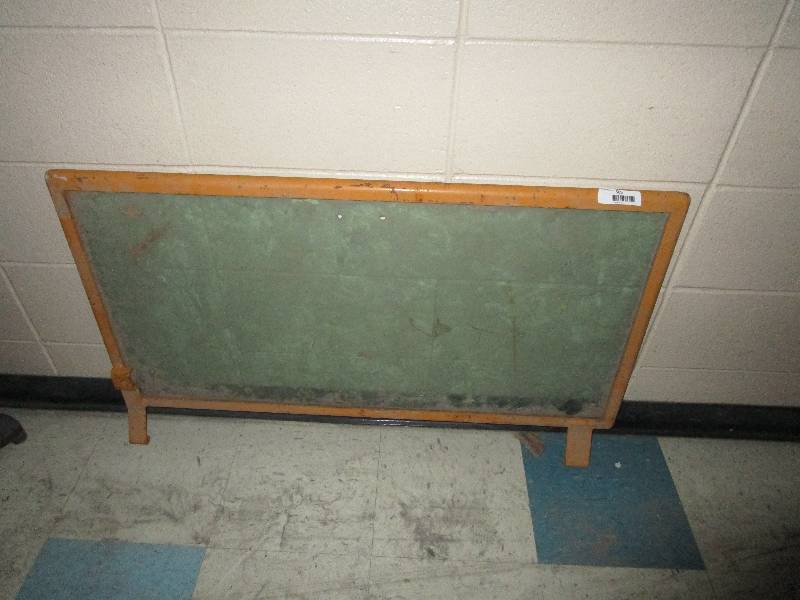 lot 3505 image: Windshield