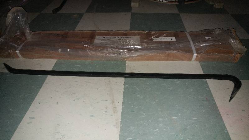 lot 4016 image: Case of Wrecking Bars 36 (6)pc